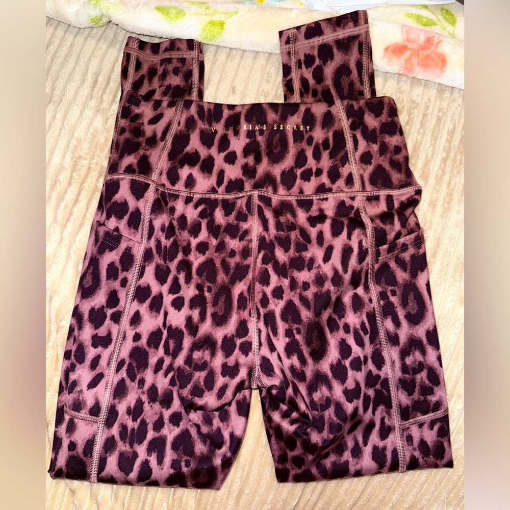 Victoria Secrets Animal Print Shorts in Pink and Black, NWOT size 2 EUC!